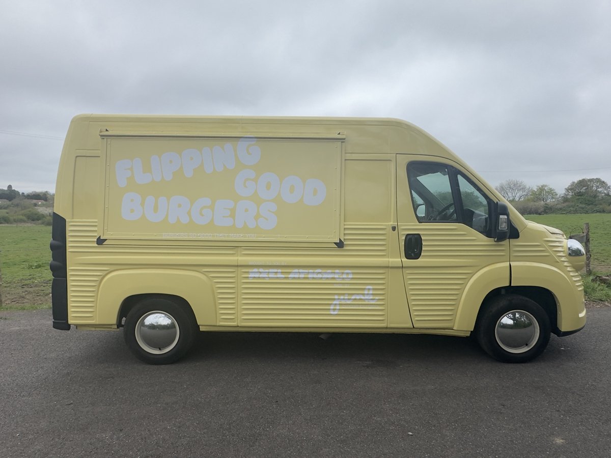 2026_ Axel Arigato-burger hvan 1