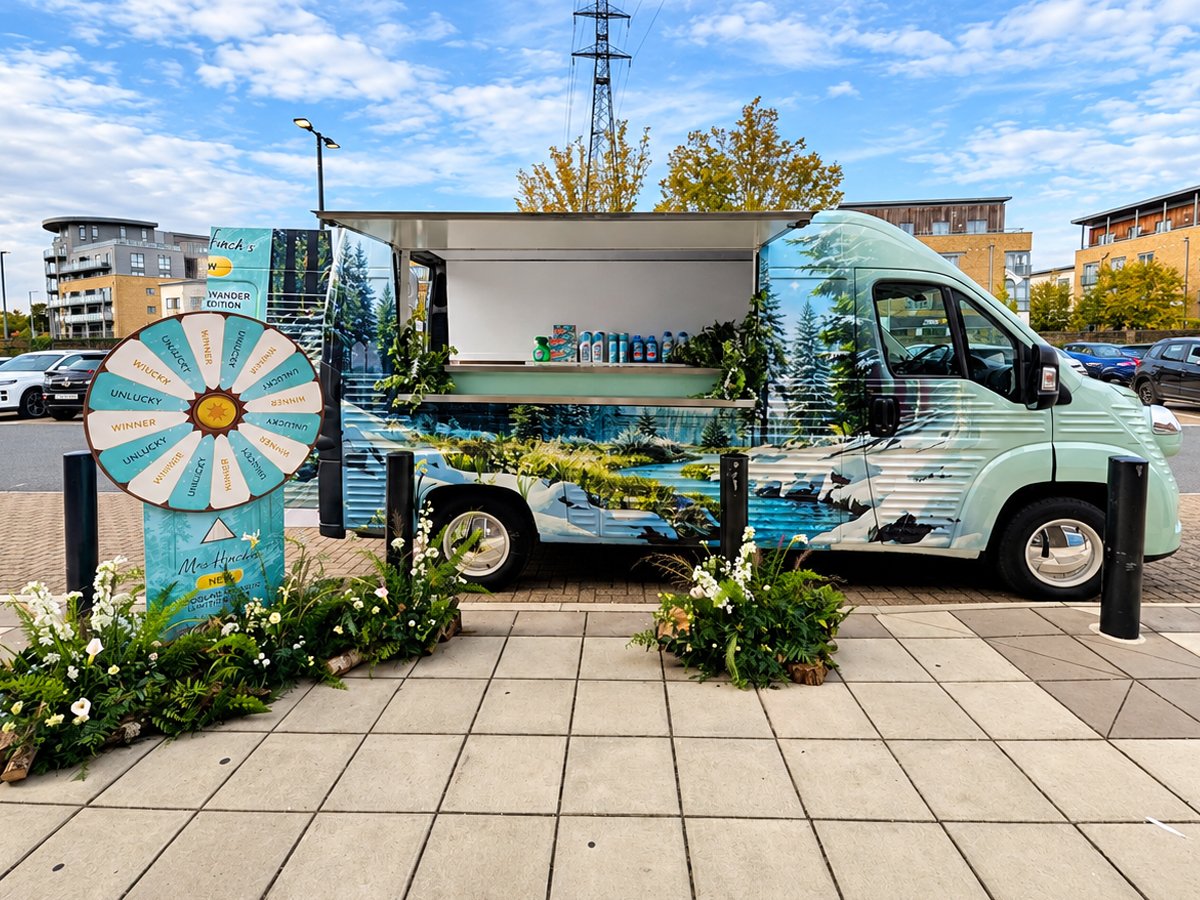 Miss Hinch - Modern H-van_04