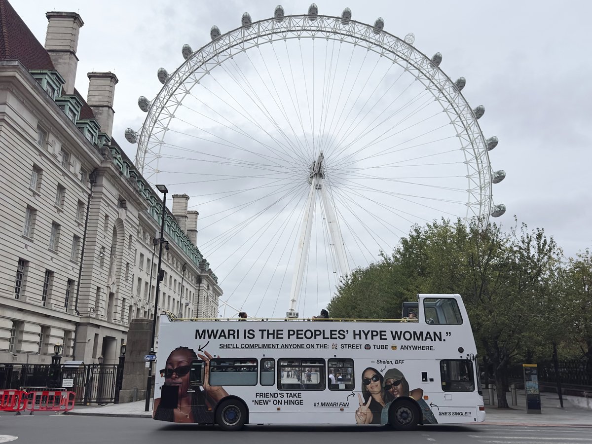 2026_HINGE_OPEN_TOP_BUS_01
