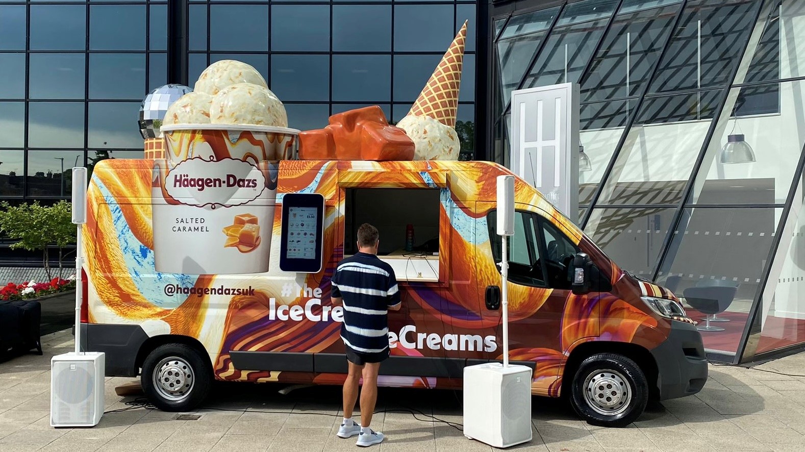 Haagen Dazs used this campaign vehicle to hand out delicious ice creams.