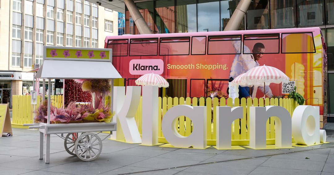 Klarna Smooth Shopping pink orange double decker bus London